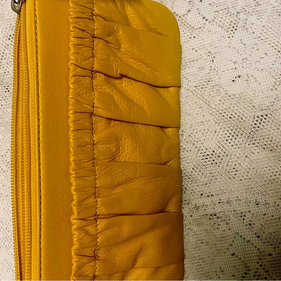 New York Toronto genuine leather yellow clutch/ wristlet . - Picture 6 of 8